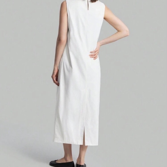 Elegant White Sleeveless Dress - Picture 3 of 12